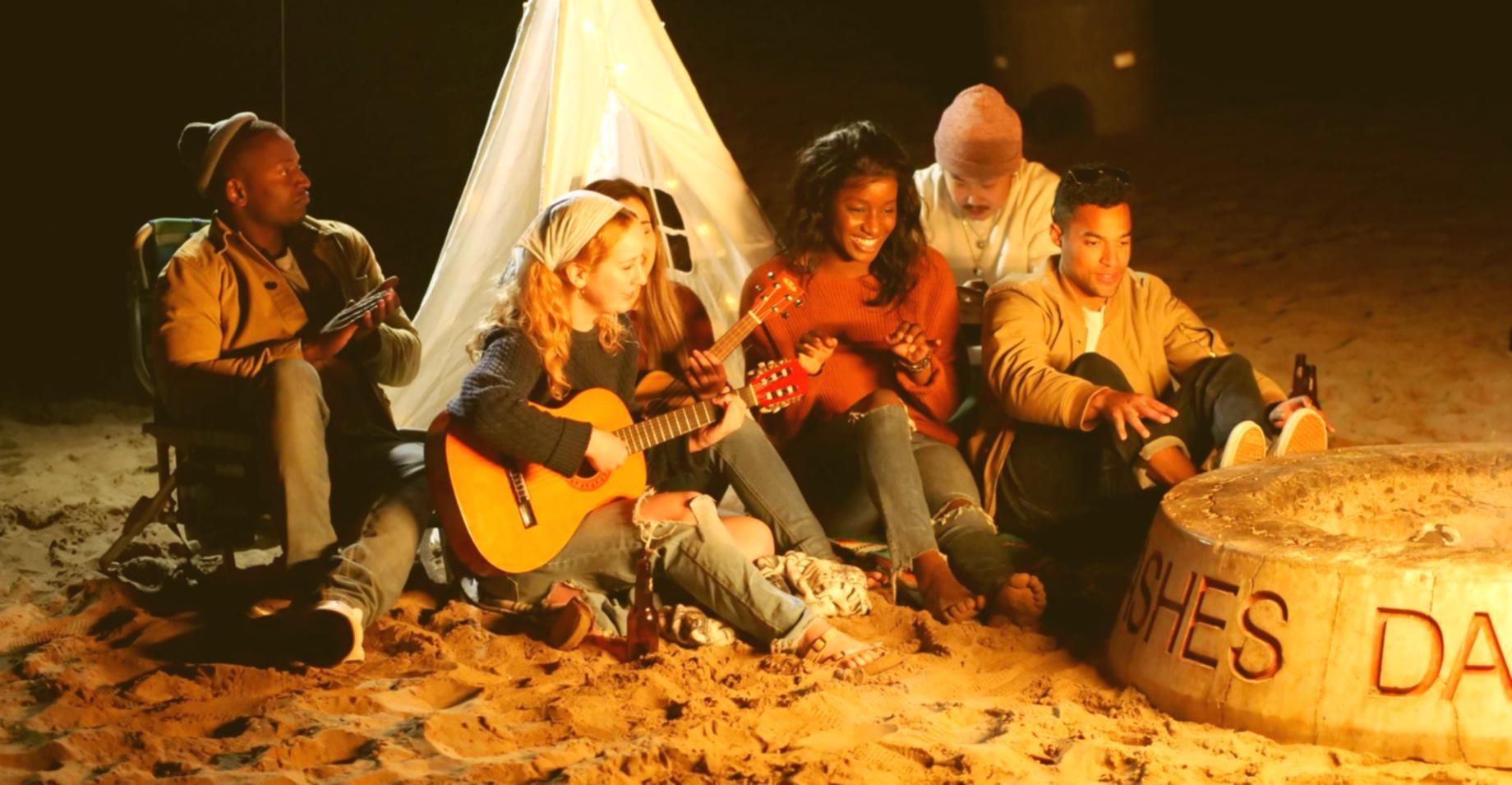 Professionelles Musikstudio mit Produktionsausstattung